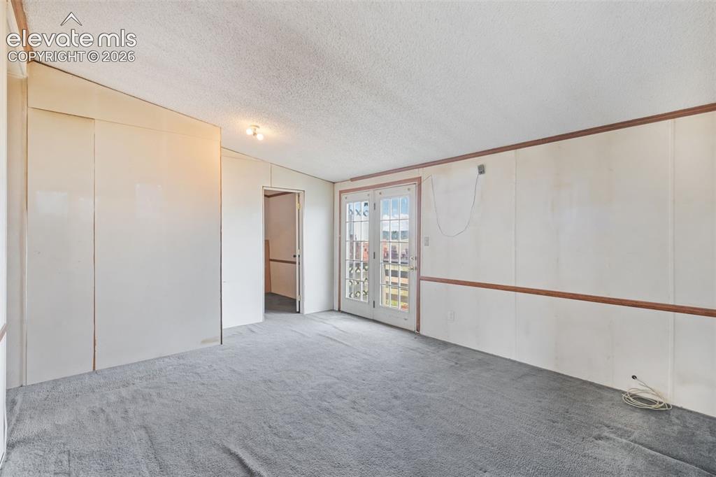 Image 15 of 24: Family Room
