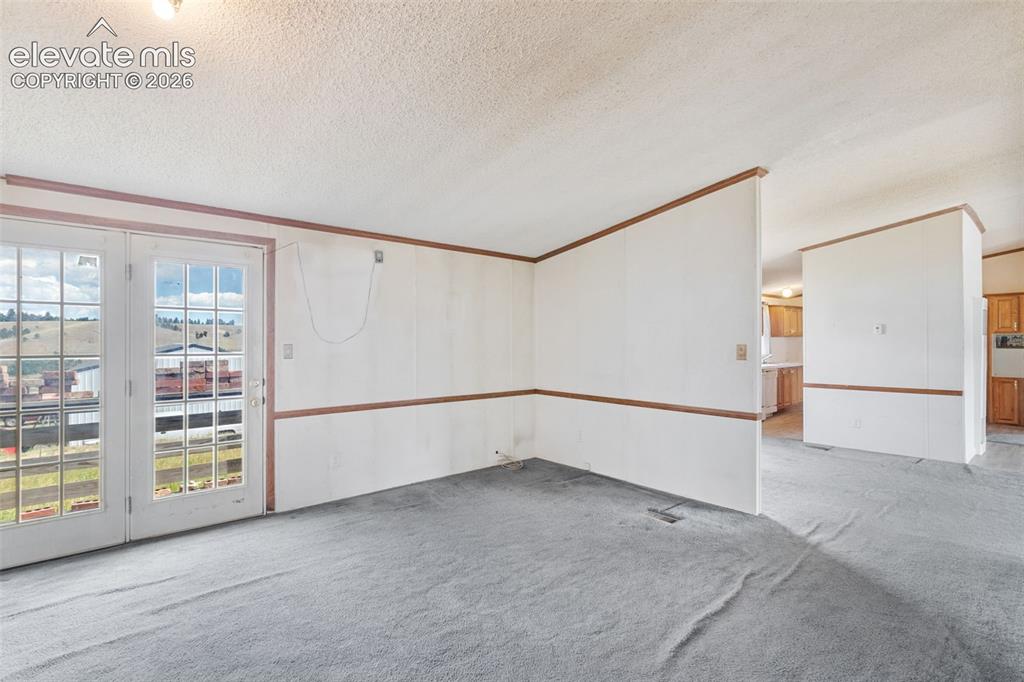 Image 16 of 24: Family Room