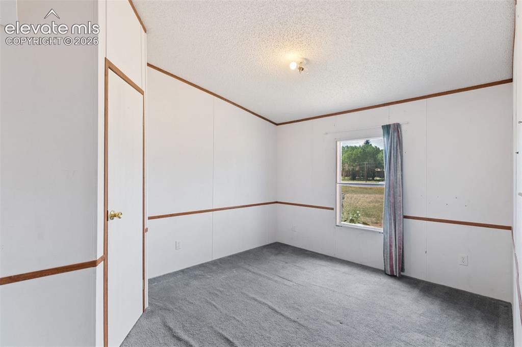 Image 17 of 24: Bedroom