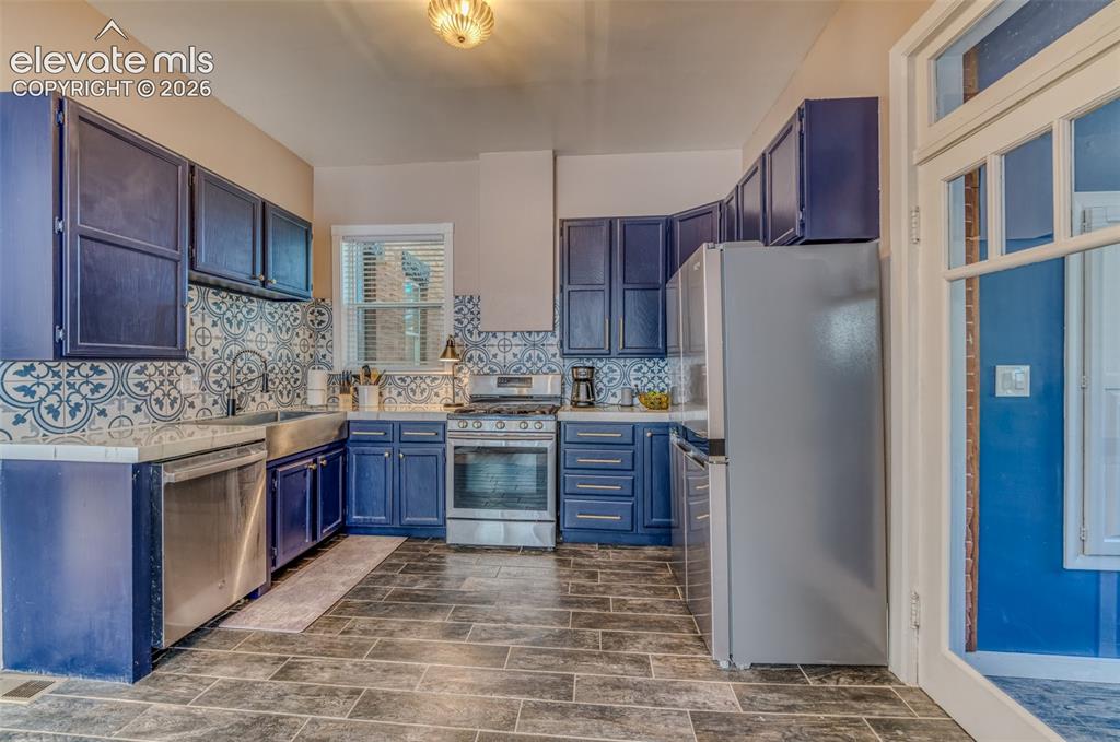 Image 4 of 48: Kitchen