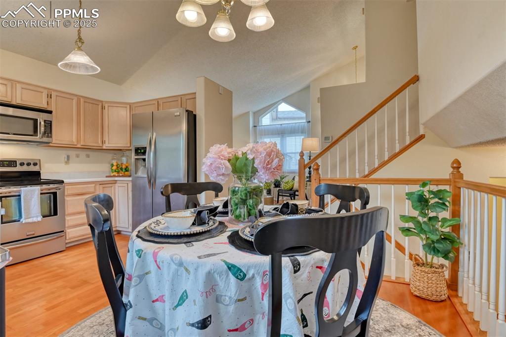 Image 10 of 43: Dining Area