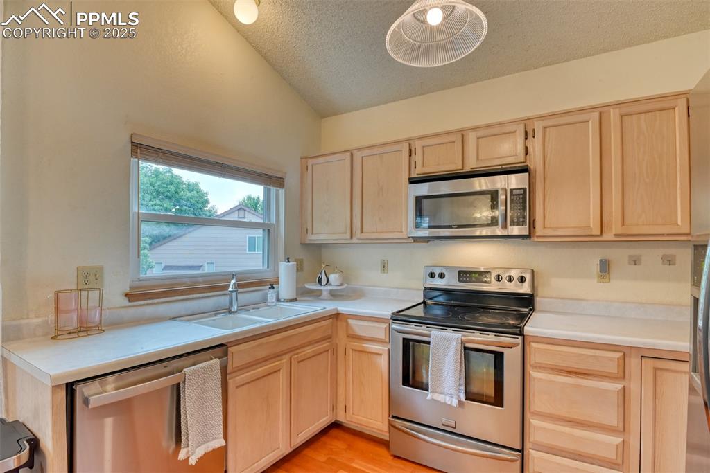 Image 12 of 43: Kitchen