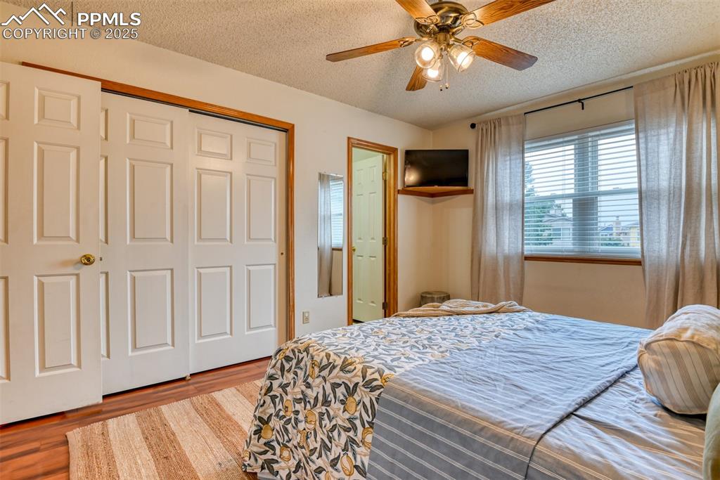 Image 21 of 43: Bedroom