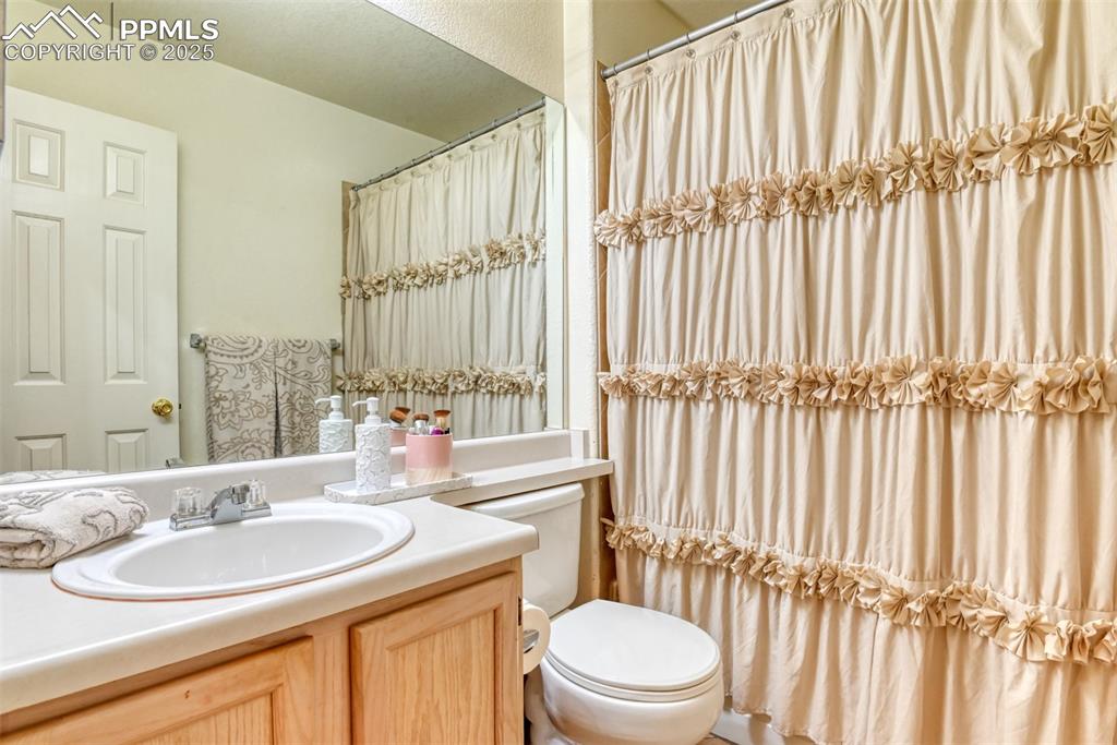 Image 31 of 43: Bathroom
