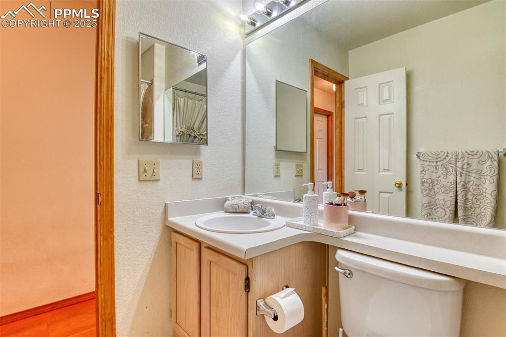 Image 32 of 43: Bathroom