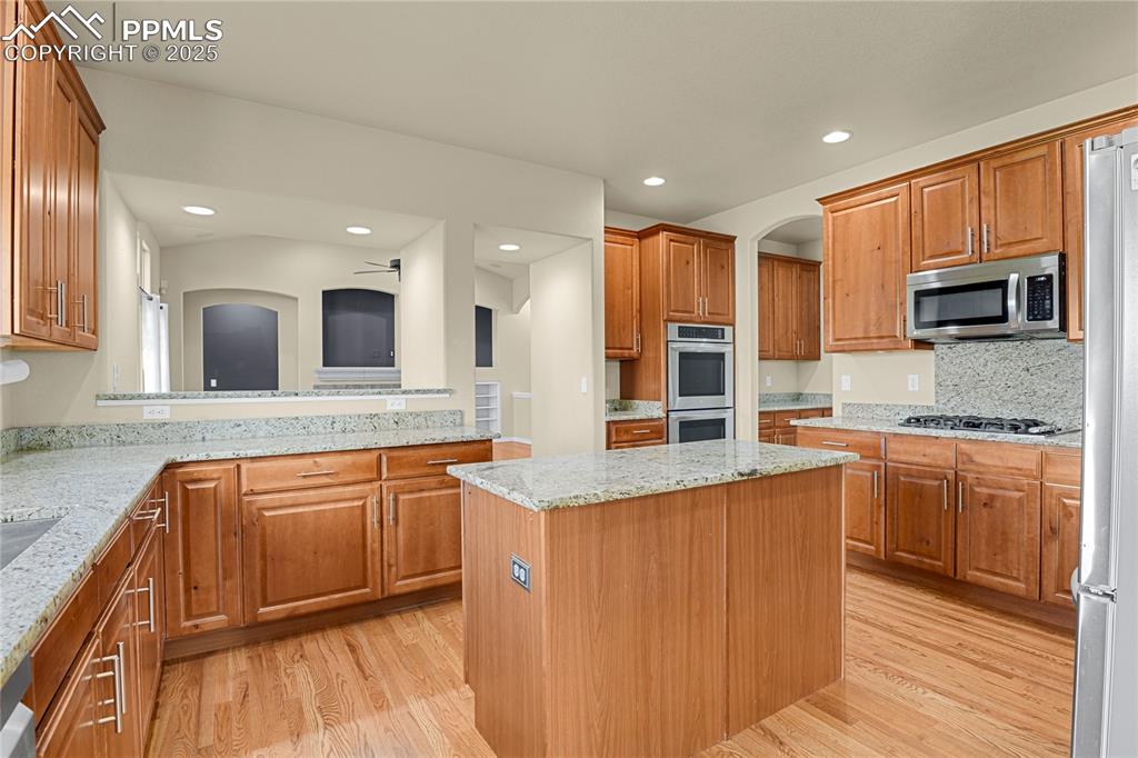 Image 11 of 50: Kitchen