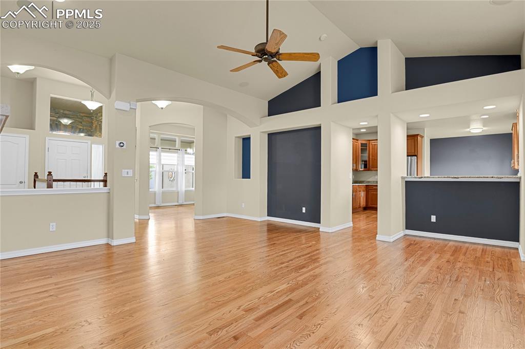 Image 18 of 50: Living Room