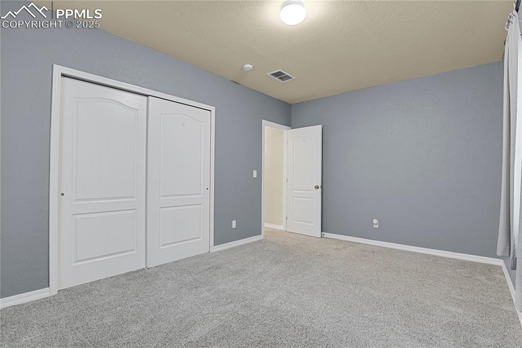 Image 34 of 50: Bedroom