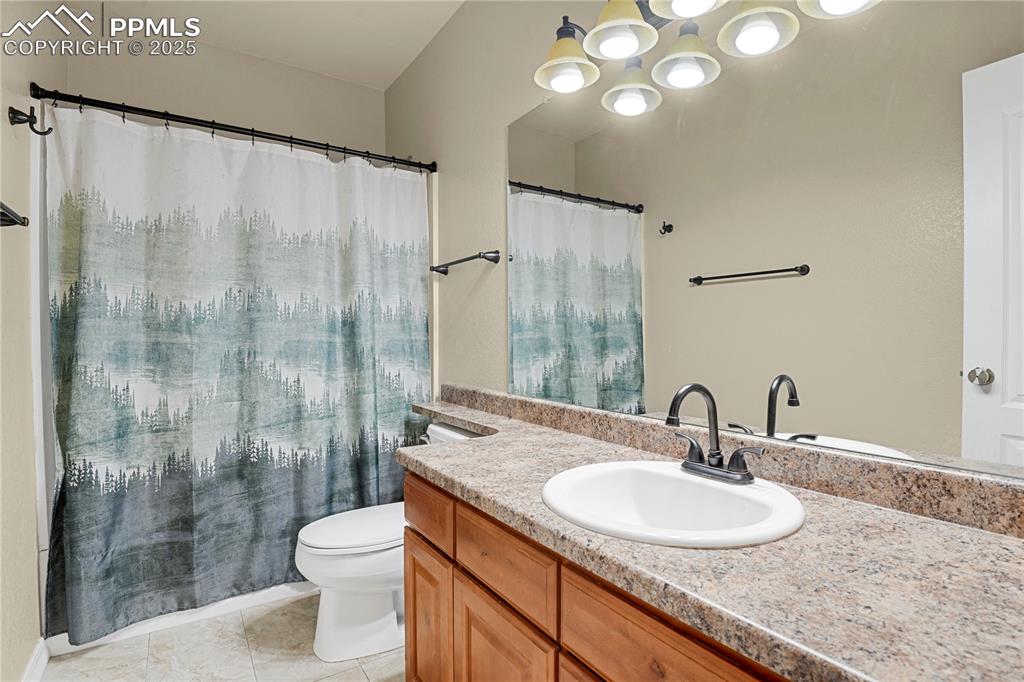 Image 35 of 50: Bathroom