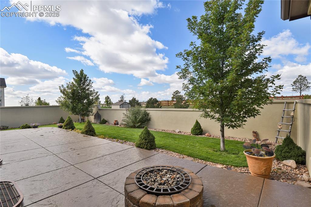 Image 38 of 50: Patio