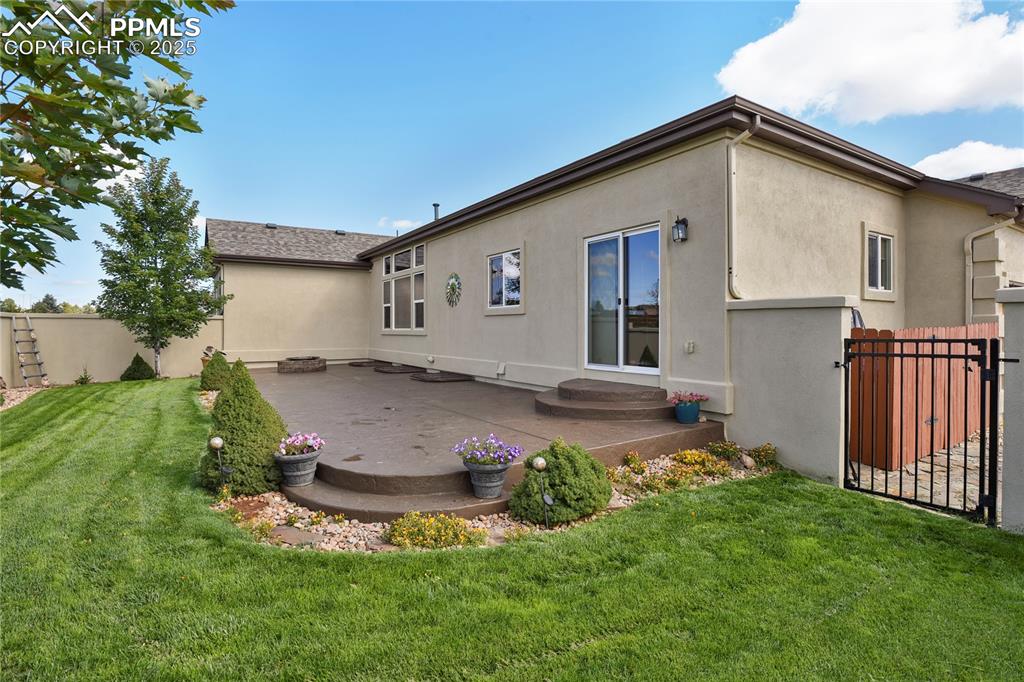 Image 40 of 50: Back of Structure