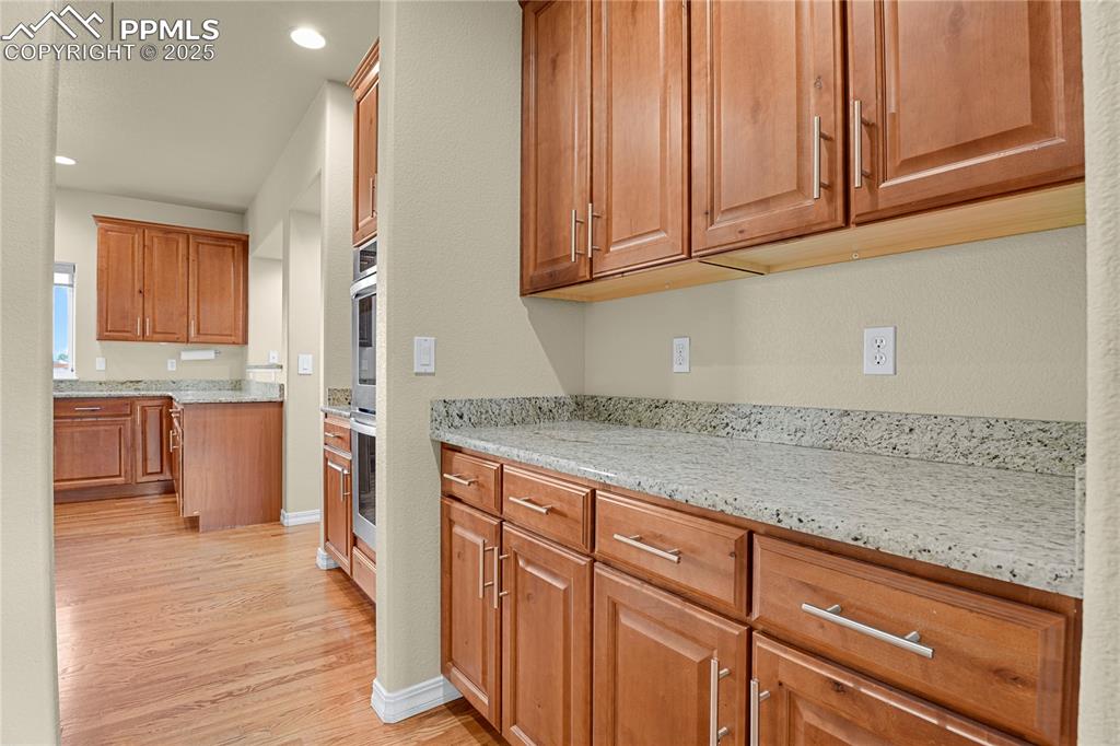 Image 8 of 50: Kitchen