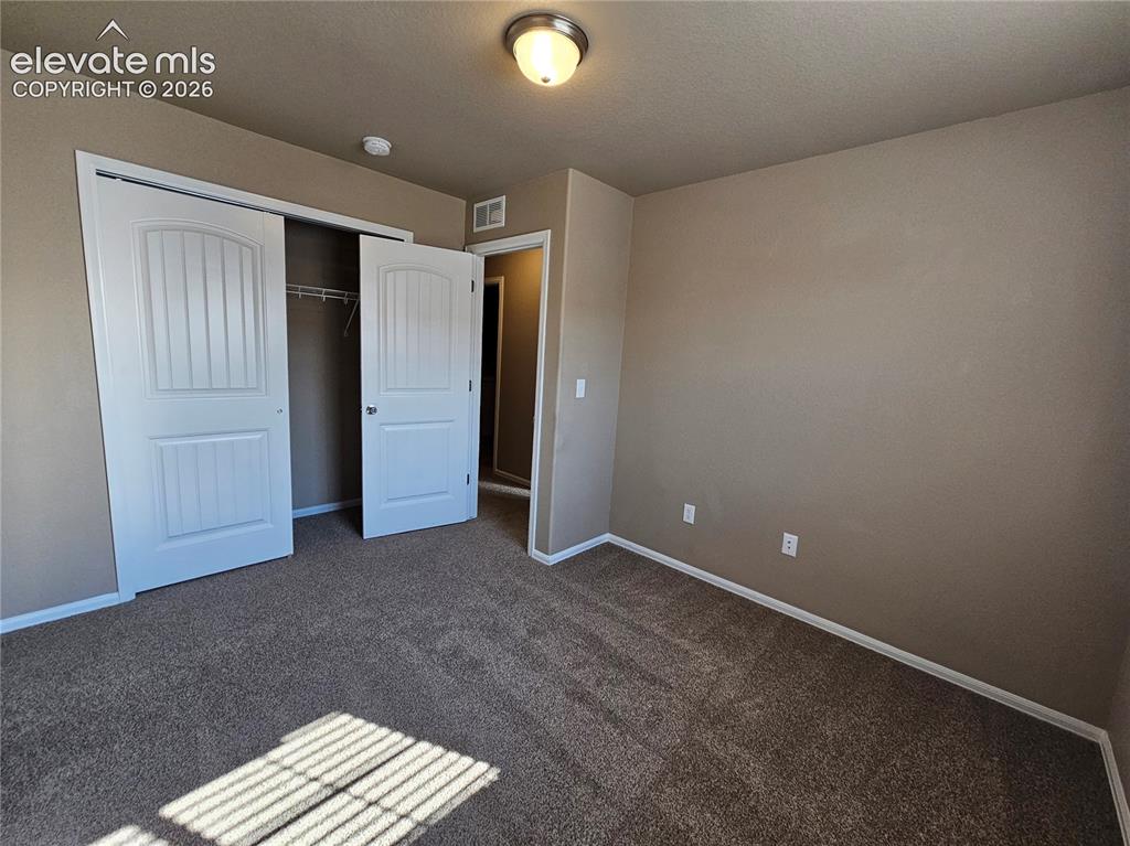 Image 18 of 20: Bedroom