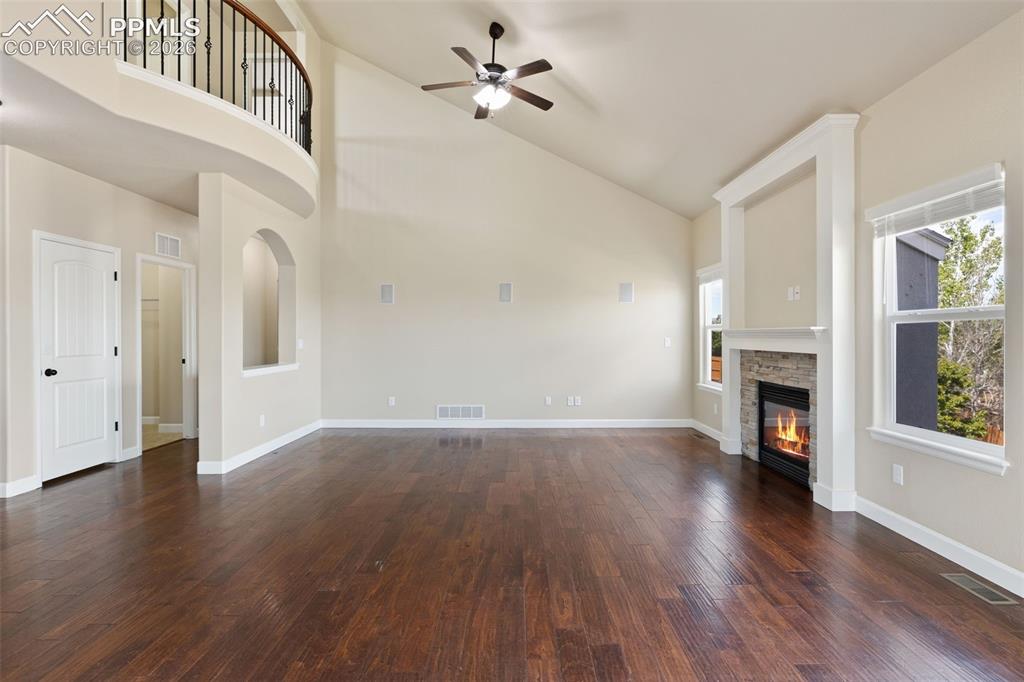 Image 11 of 49: Living Room