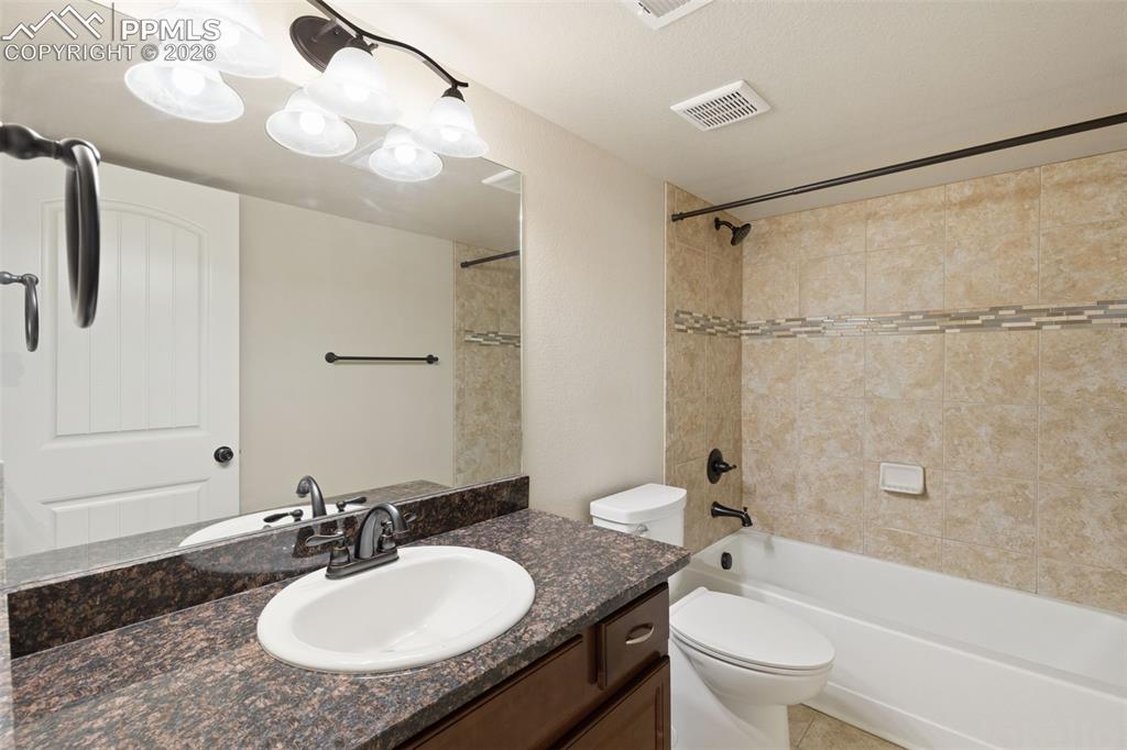 Image 22 of 49: Bathroom