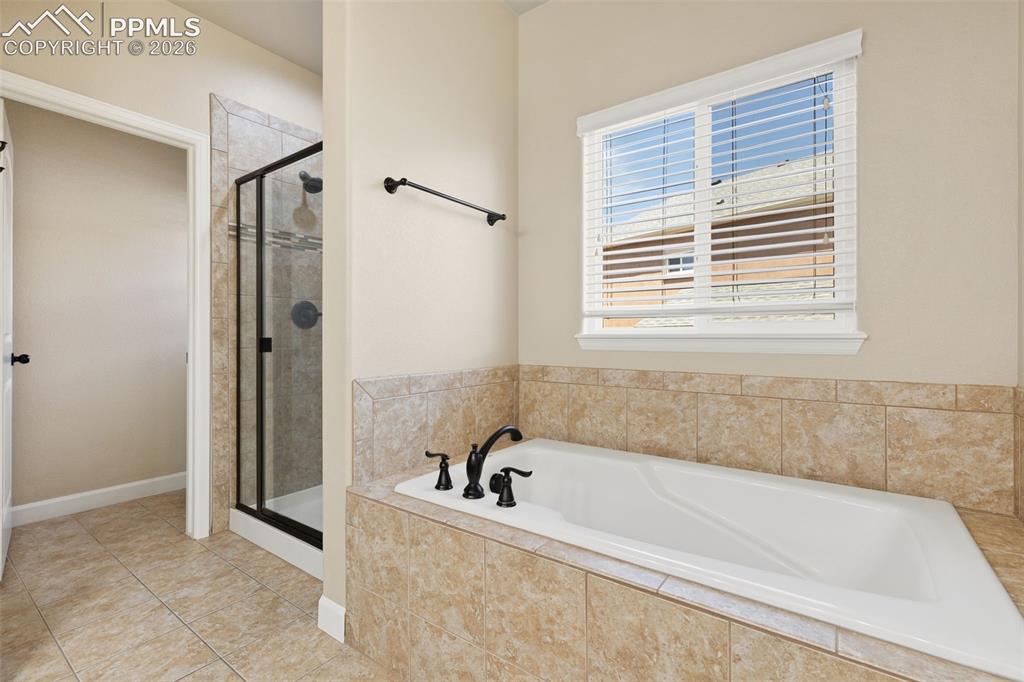 Image 32 of 49: Bathroom