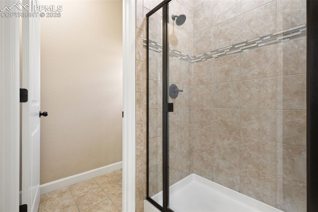 Image 33 of 49: Bathroom