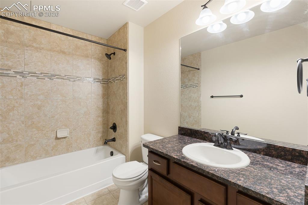 Image 41 of 49: Bathroom
