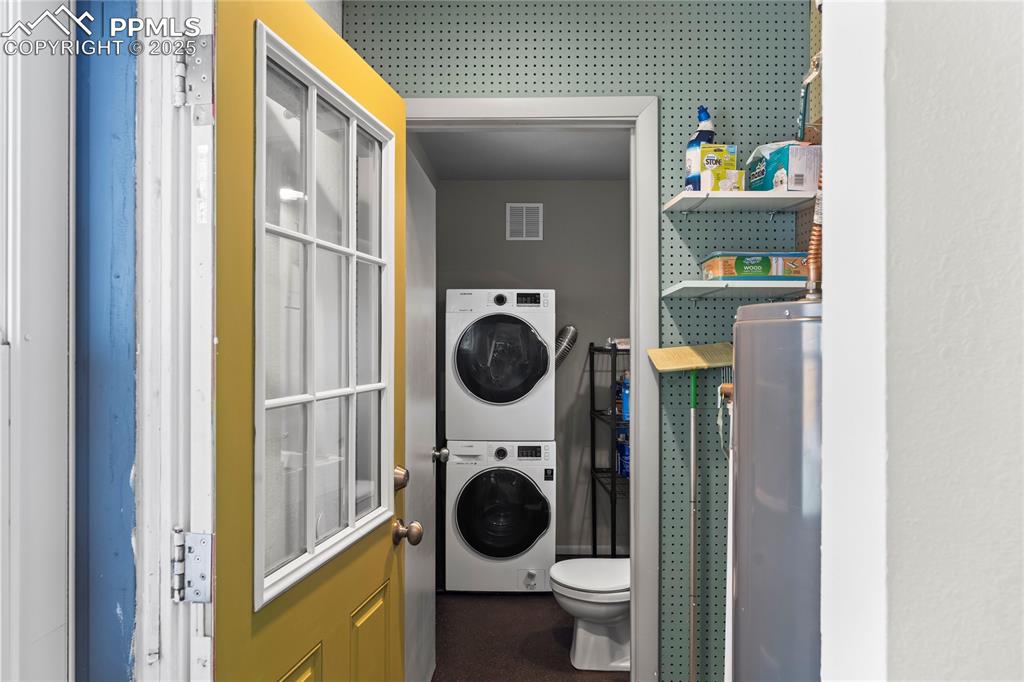Image 14 of 30: Laundry