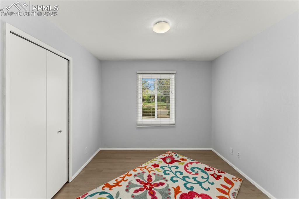 Image 17 of 30: Bedroom