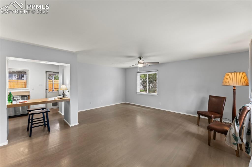 Image 5 of 30: Living Room