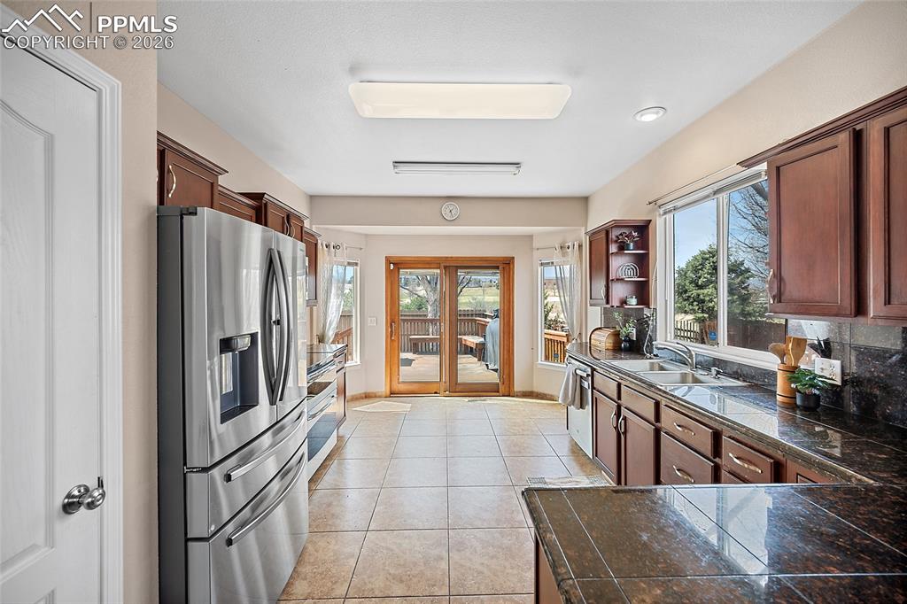 Image 14 of 47: Kitchen