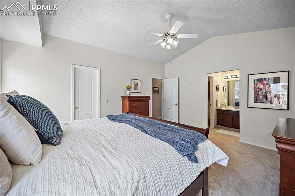 Image 19 of 47: Bedroom