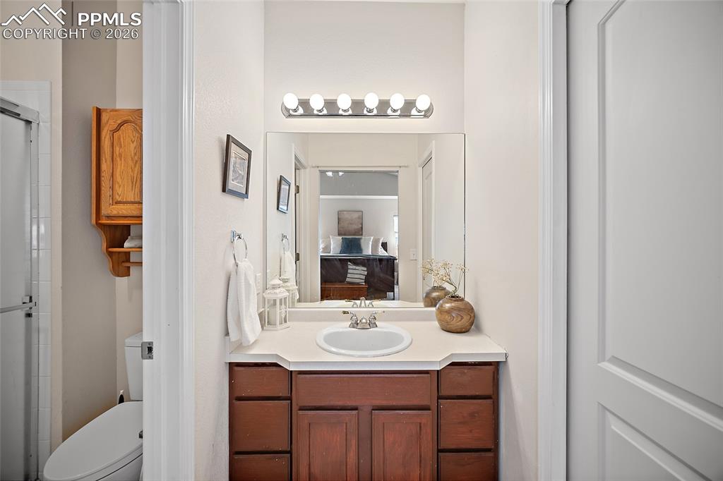 Image 20 of 47: Bathroom