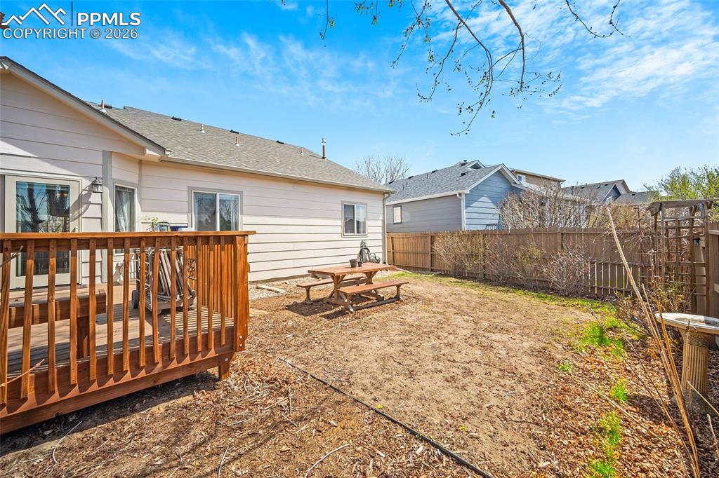 Image 43 of 47: Yard