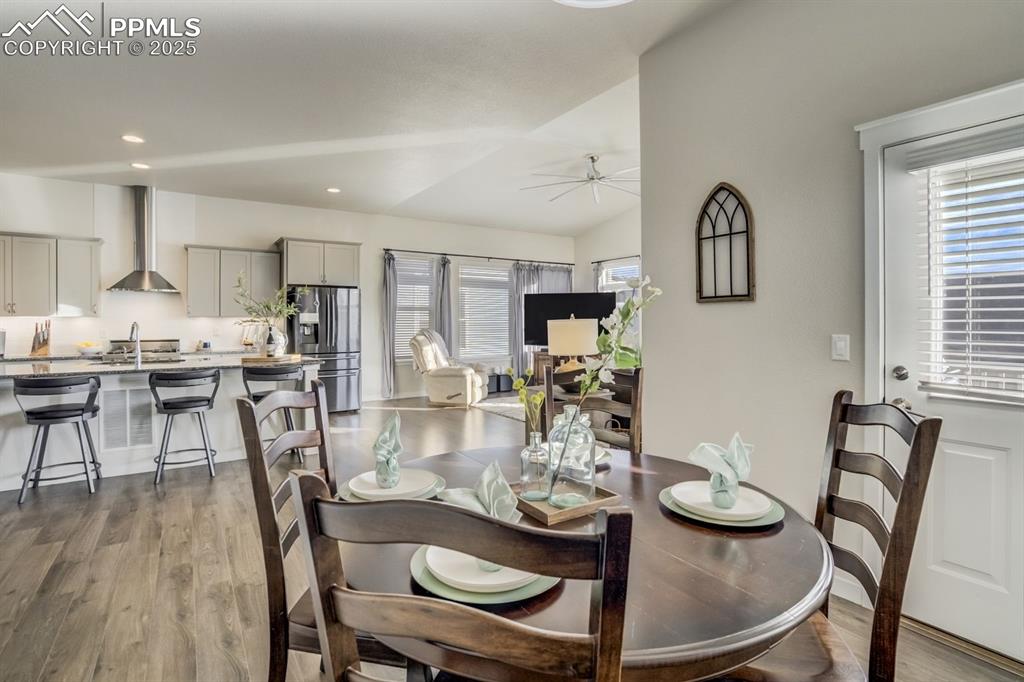 Image 9 of 35: Dining Area