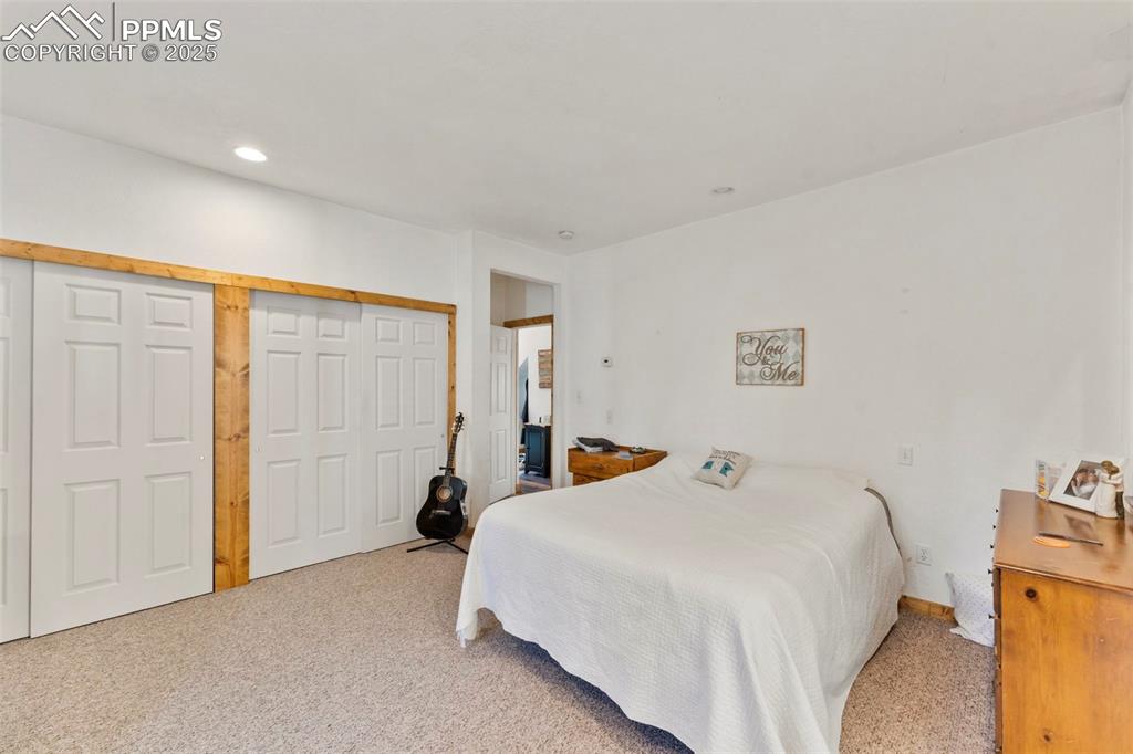 Image 18 of 40: Bedroom