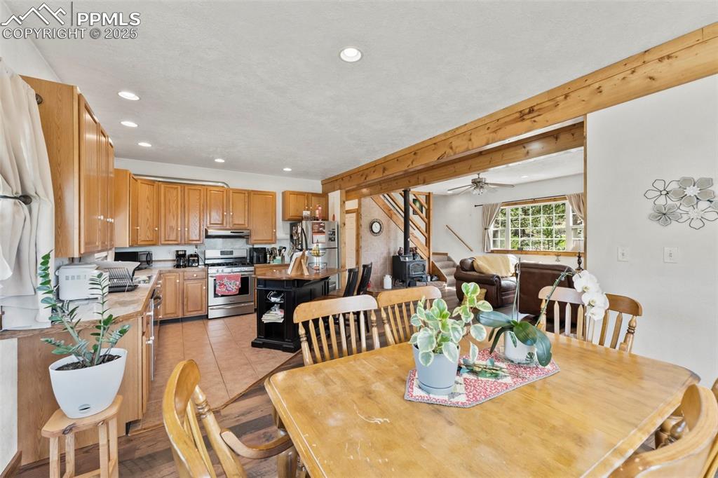 Image 9 of 40: Dining Area