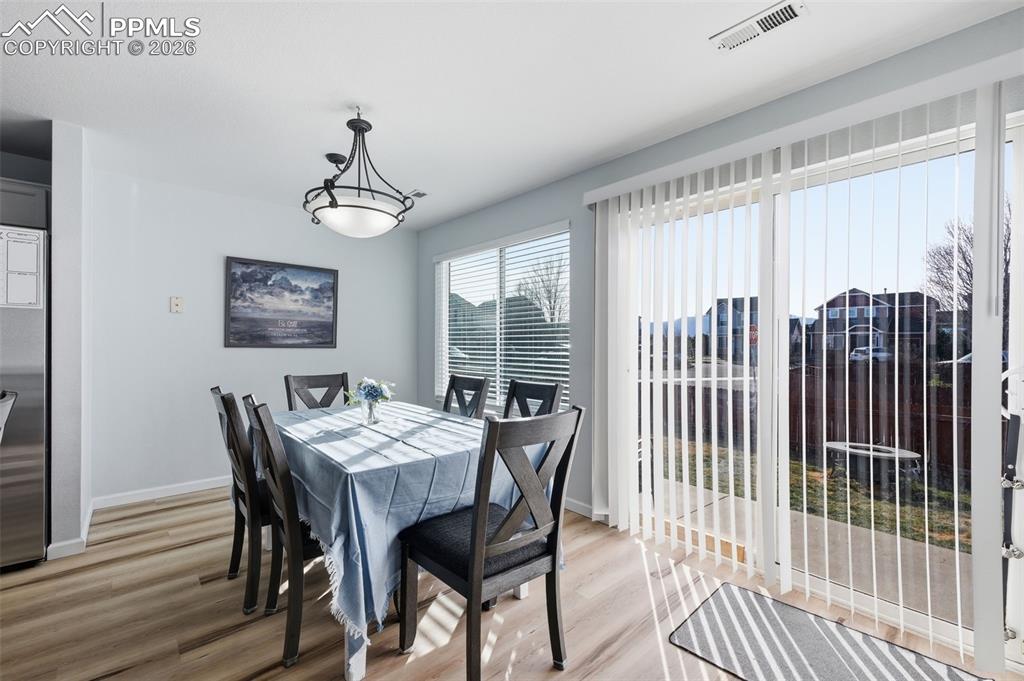 Image 10 of 24: Dining Area