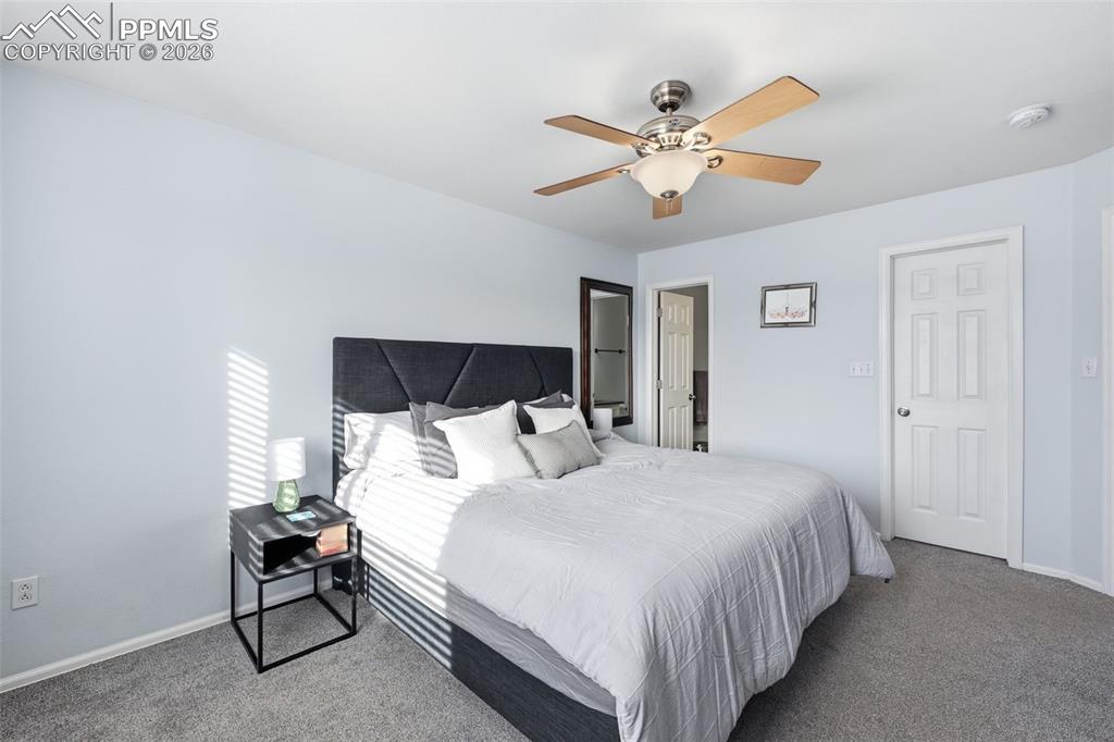 Image 14 of 24: Bedroom