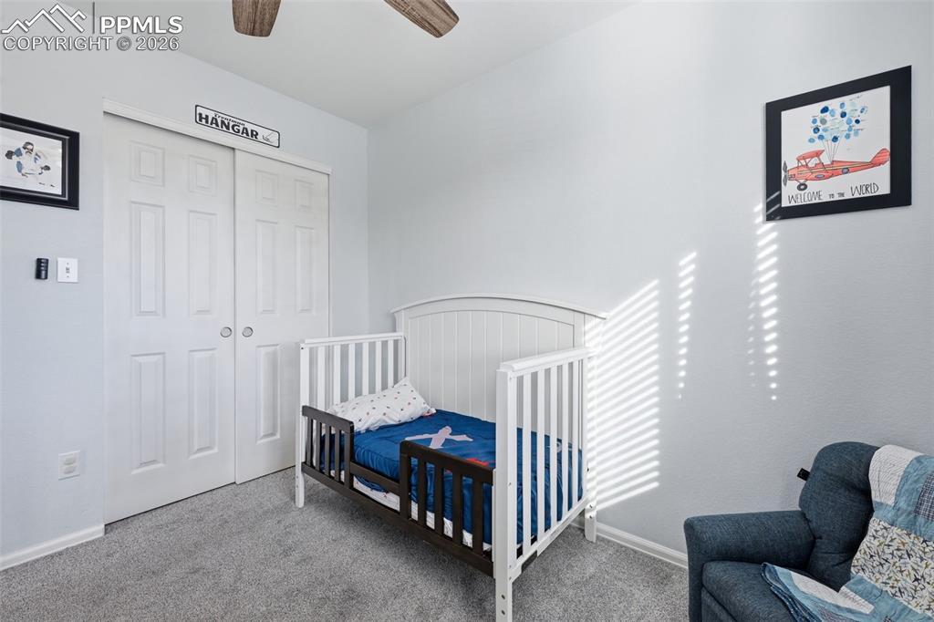 Image 16 of 24: Bedroom