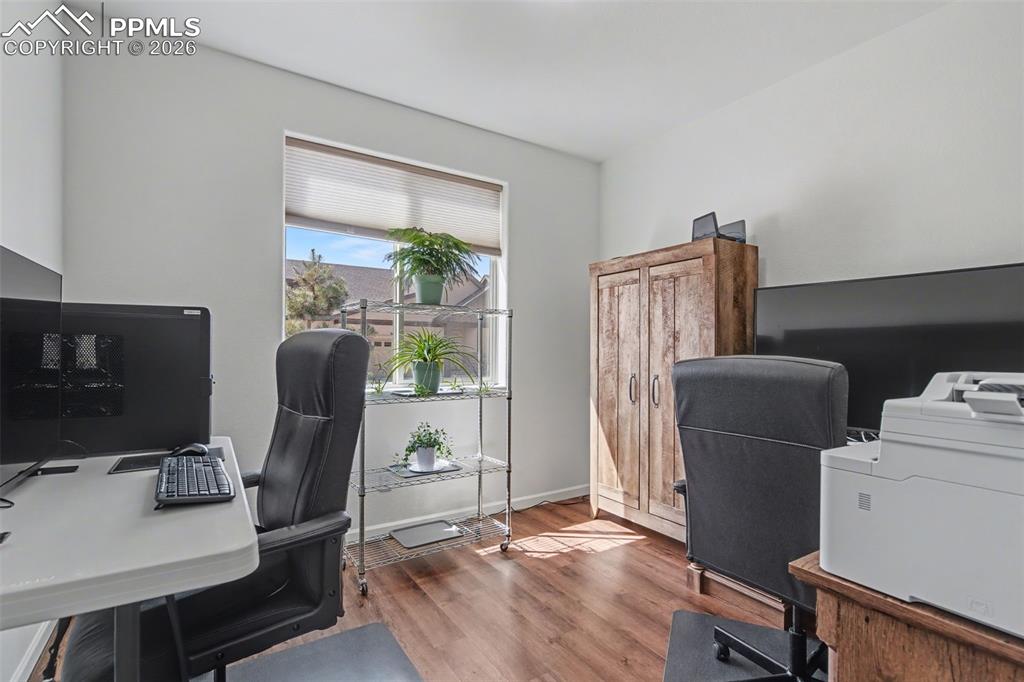 Image 14 of 26: Office