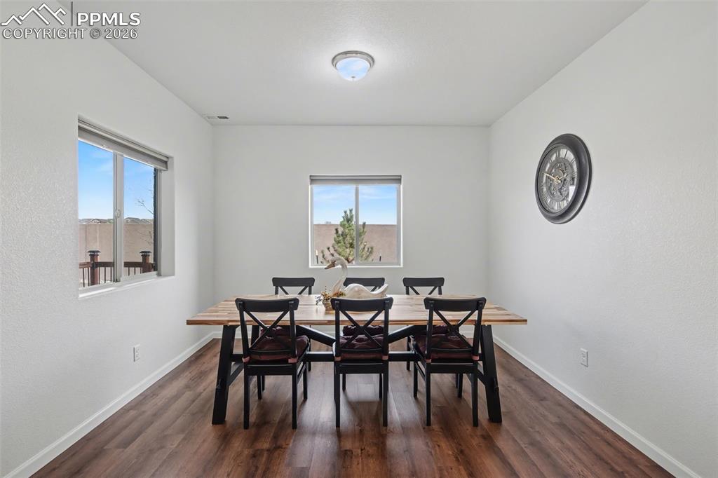 Image 19 of 26: Dining Area