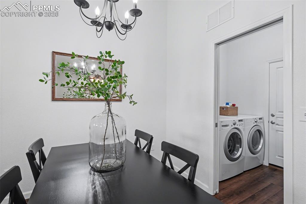 Image 6 of 26: Dining Area