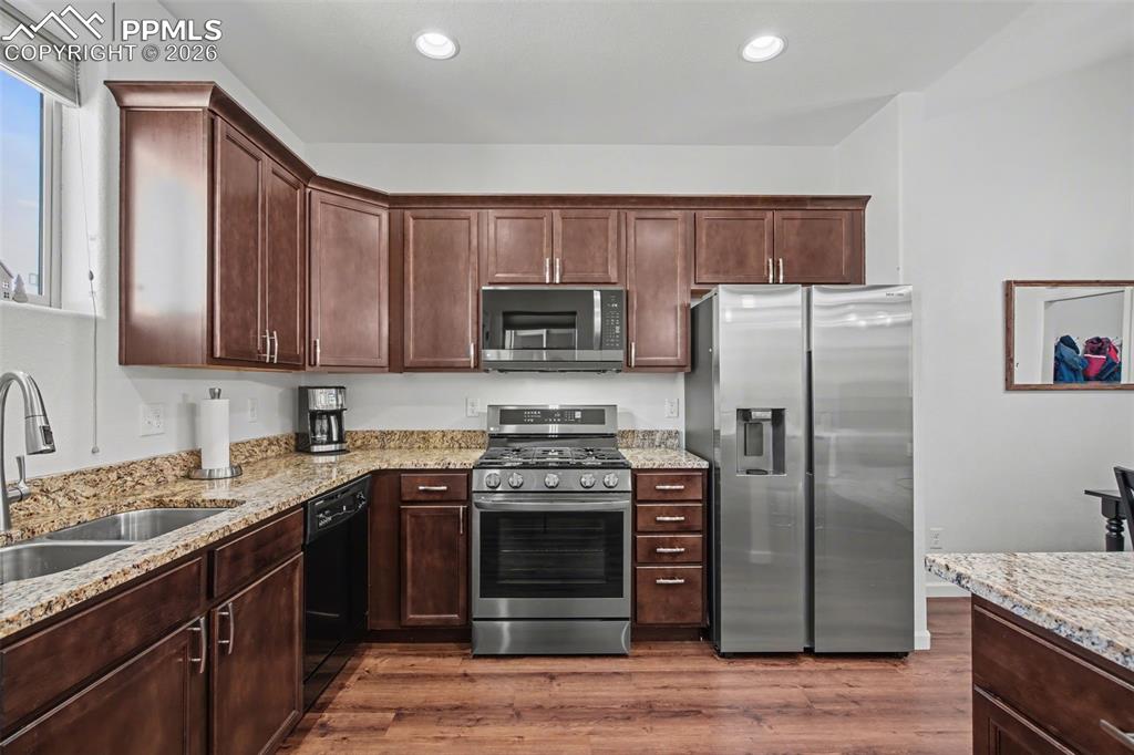 Image 9 of 26: Kitchen