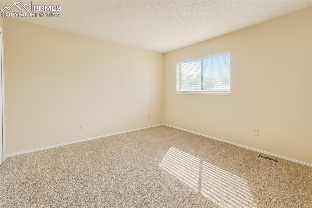 Image 12 of 16: Bedroom