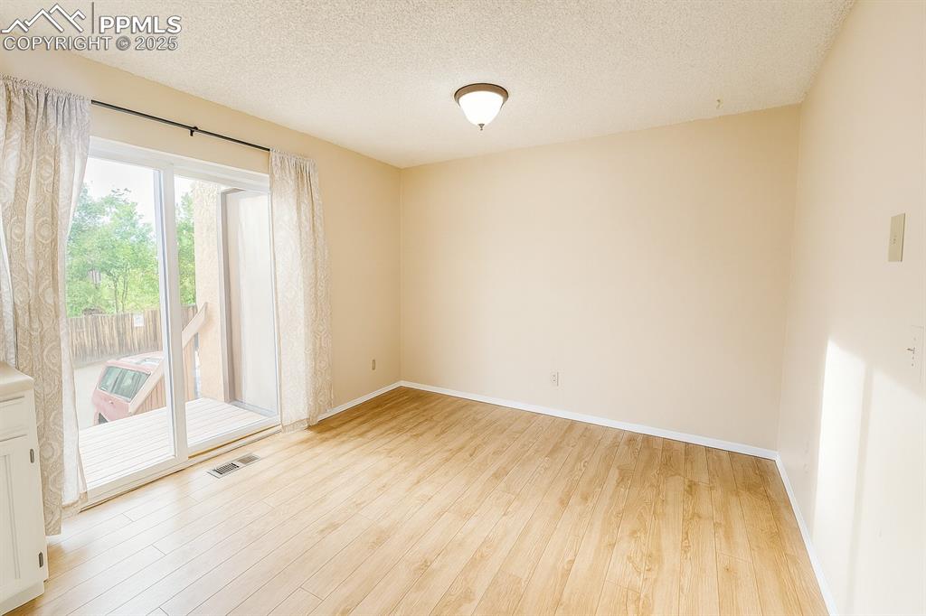 Image 8 of 16: Dining Area