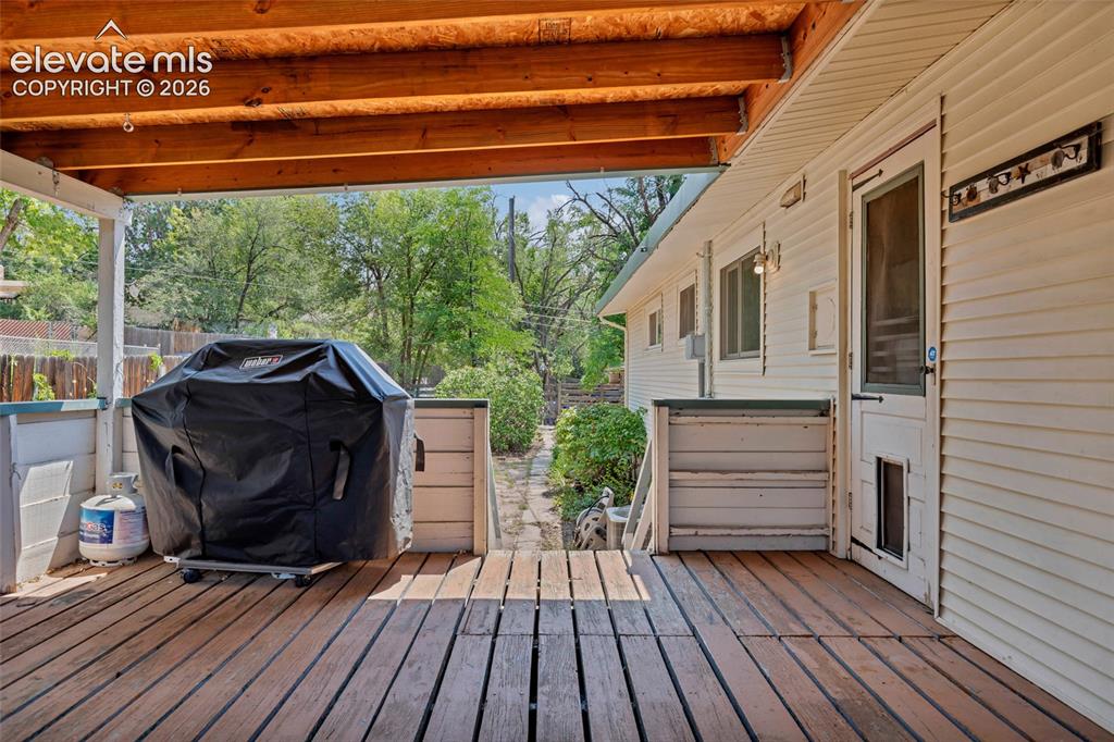 Image 39 of 50: Deck