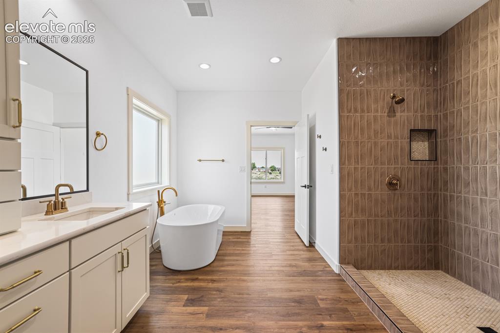 Image 22 of 48: Master Bathroom