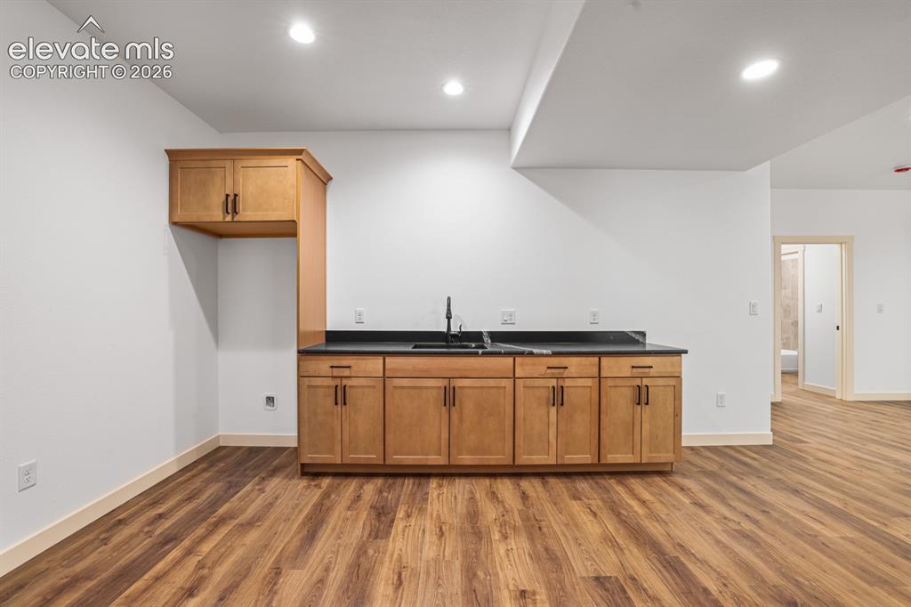 Image 32 of 48: Wet bar
