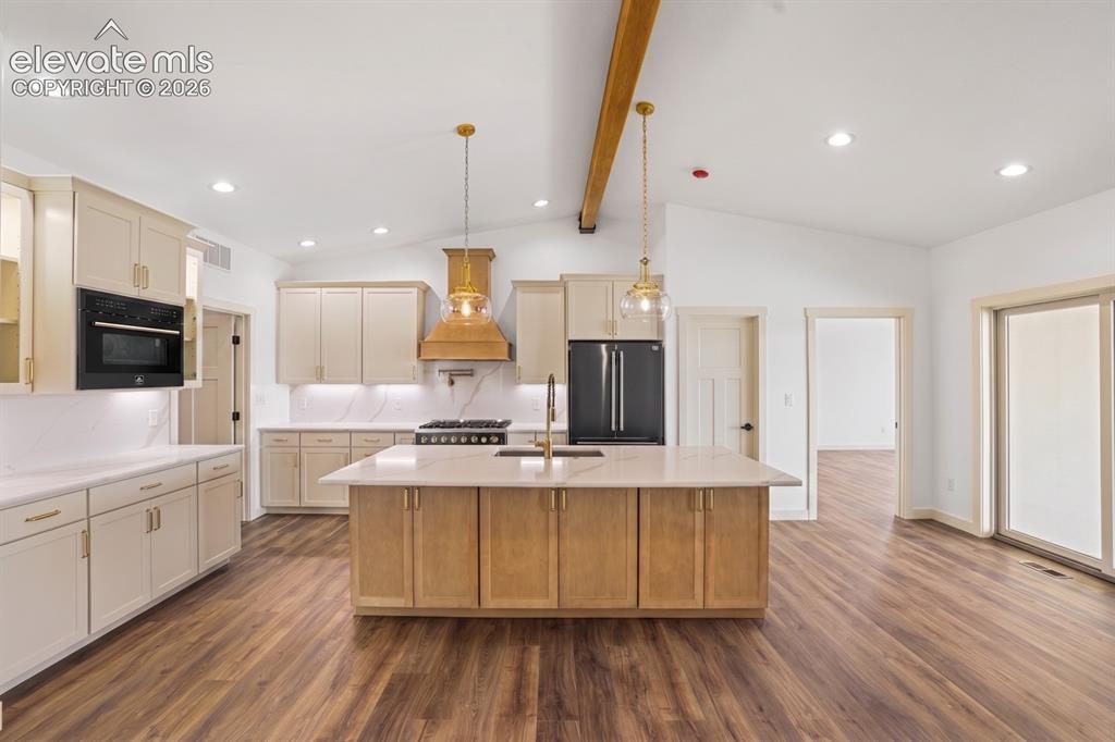 Image 5 of 48: Kitchen
