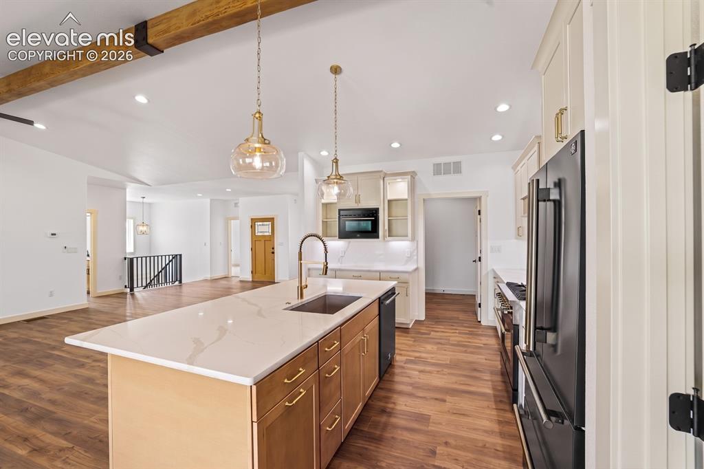 Image 9 of 48: Kitchen