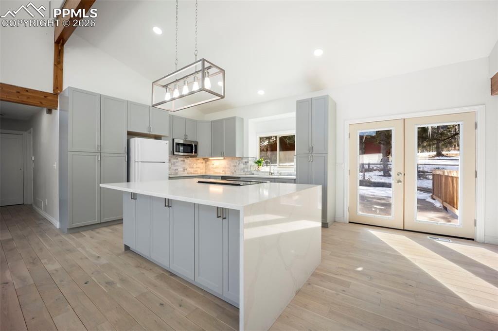 Image 16 of 48: Kitchen