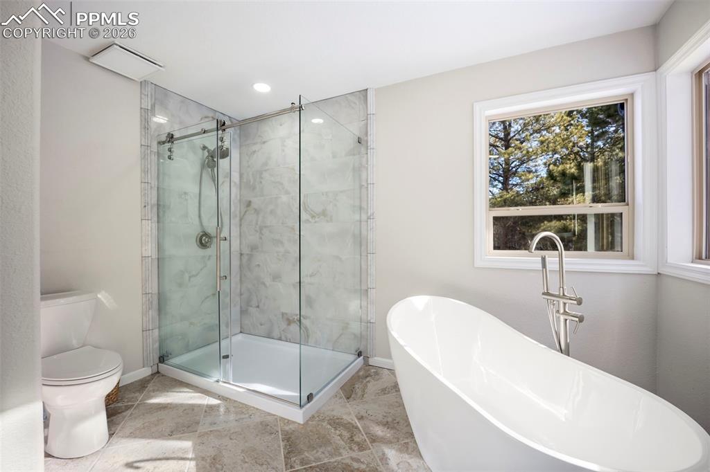 Image 22 of 48: Master Bathroom