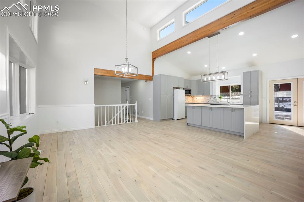 Image 5 of 48: Dining Area