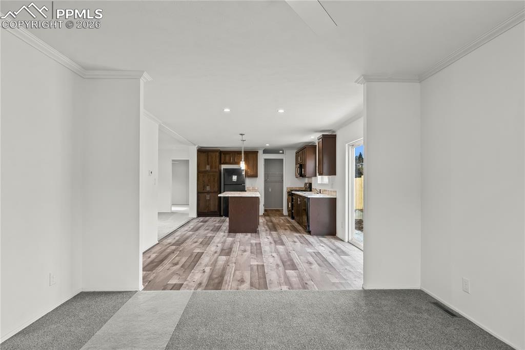 Image 17 of 29: Kitchen